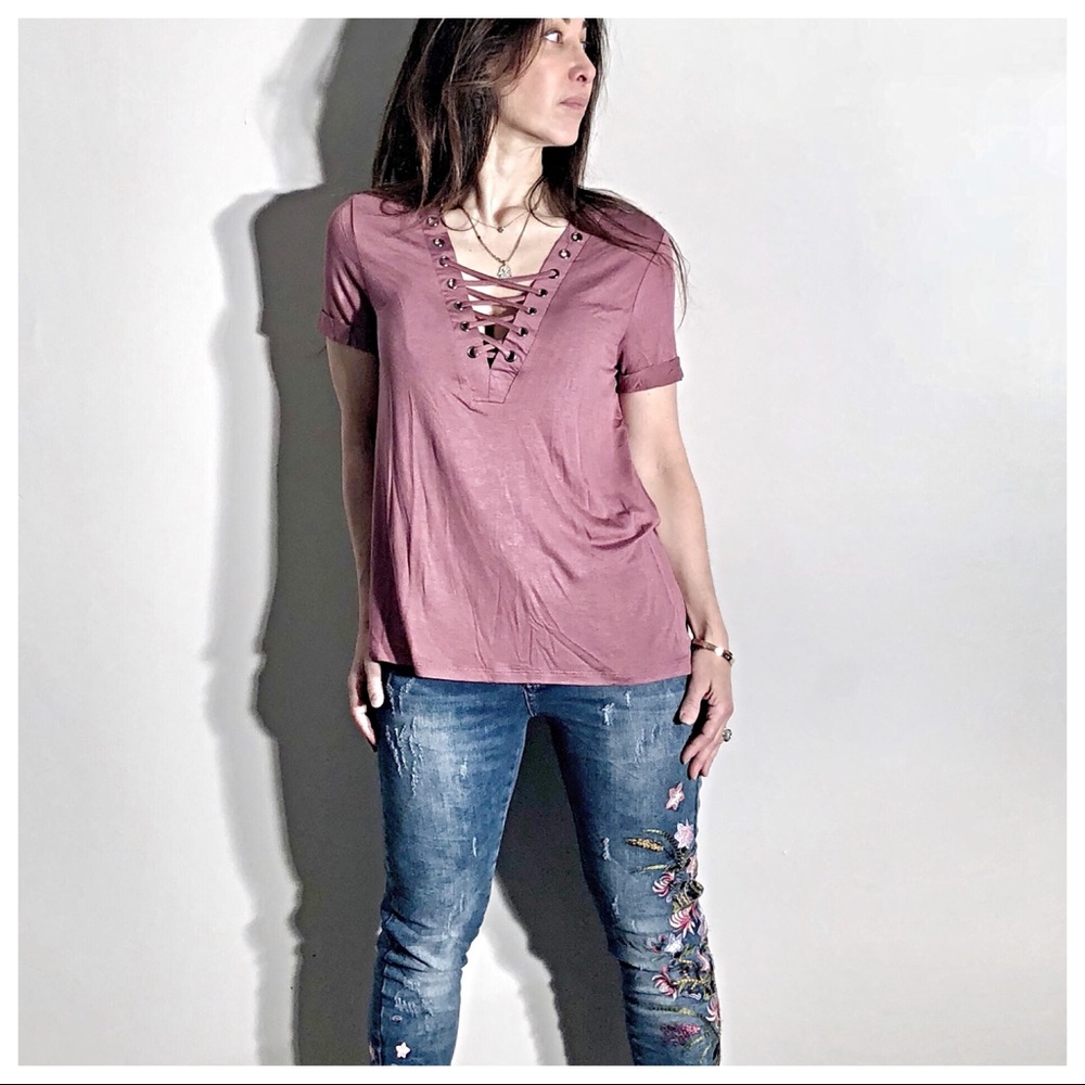 ✨SALE✨Boyfriend style Lace up short sleeve top - Picture 2 of 7